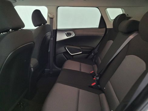 Used 2025 Kia Soul LX image 18