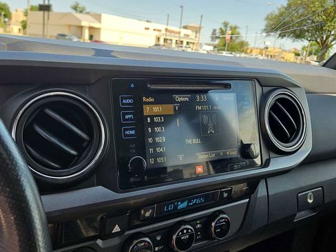 Used 2017 Toyota Tacoma TRD Off-Road AWD/4WD image 24