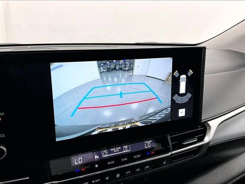 Used 2026 Toyota Sienna XLE FWD image 28