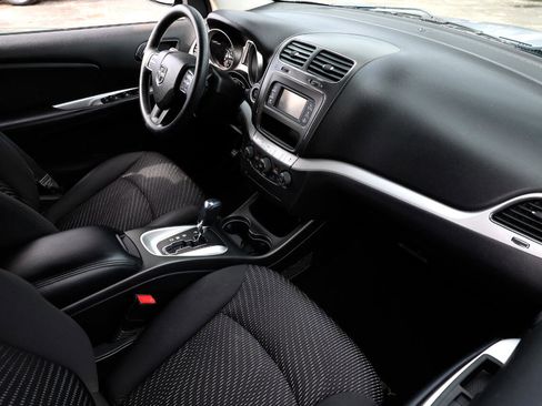 Used 2016 Dodge Journey SE w/ Flexible Seating Group image 18