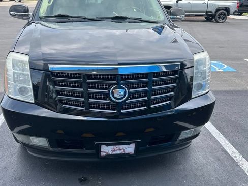 Used 2009 Cadillac Escalade AWD image 2