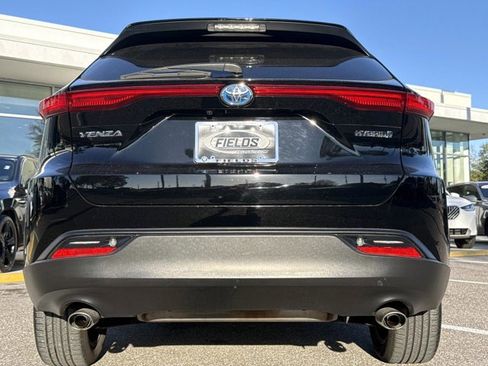 Used 2022 Toyota Venza image 4