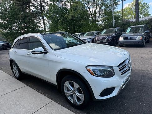 Used 2018 Mercedes-Benz GLC 300 4MATIC image 4
