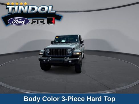 Used 2024 Jeep Gladiator Sport AWD/4WD image 3