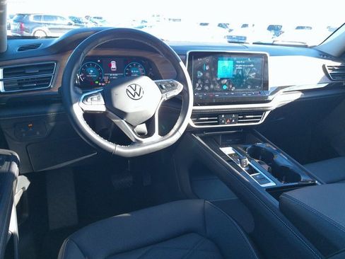 Used 2025 Volkswagen Atlas SE image 7