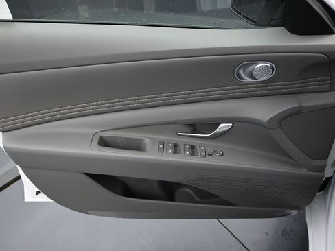 Used 2025 Hyundai Elantra Sport FWD image 18