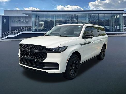 New 2026 Lincoln Navigator L Reserve w/ Jet Appearance Package image 3