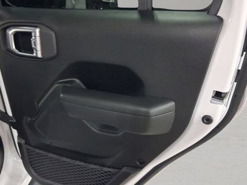 Used 2026 Jeep Wrangler Unlimited Rubicon AWD/4WD image 18