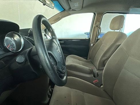 Used 2016 Dodge Grand Caravan SE w/ Quick Order Package 29E SE FWD image 3