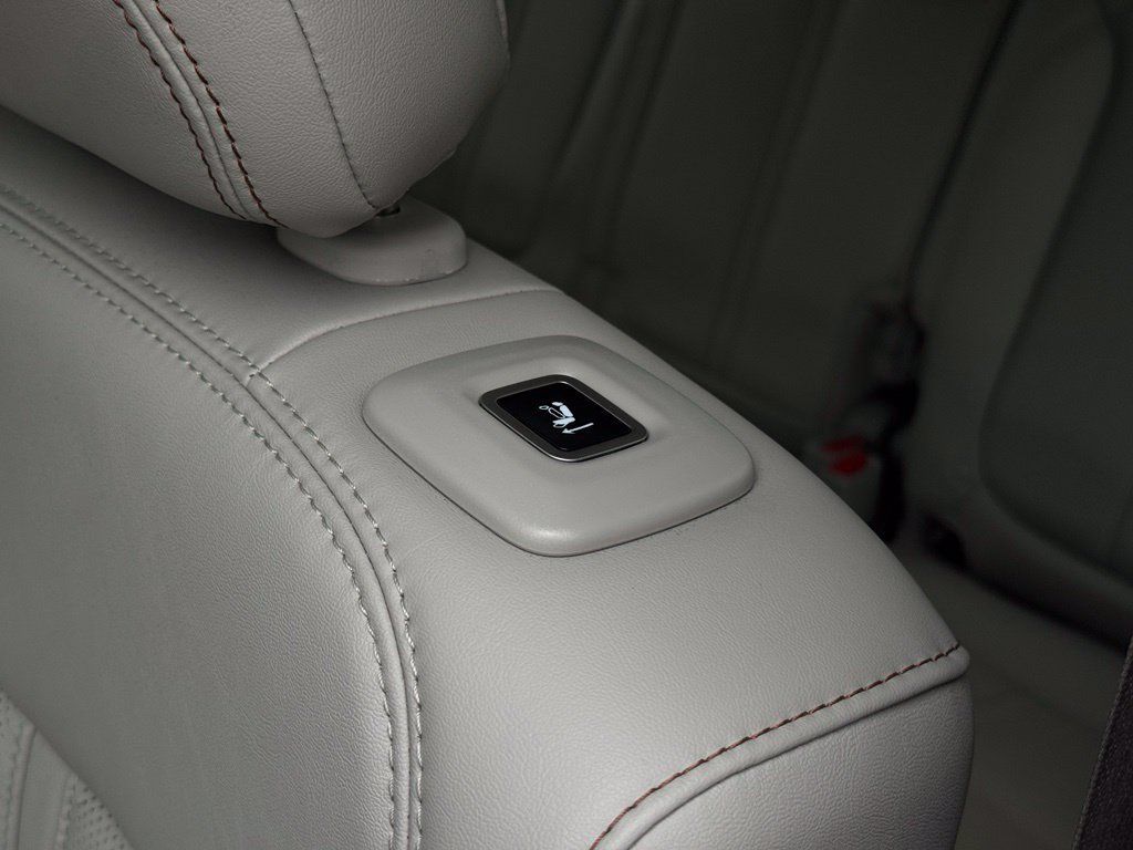 Used 2023 Jeep Grand Wagoneer 4WD image 15