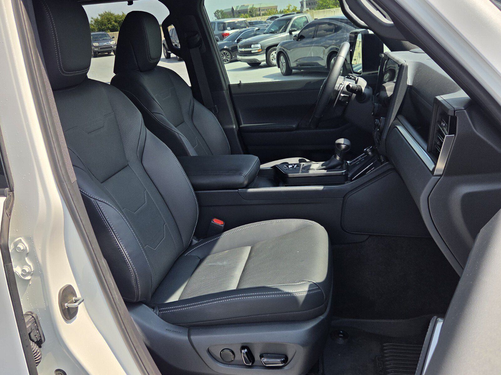 Certified 2025 Lexus GX 550 w/ Cold Area Package AWD/4WD image 19