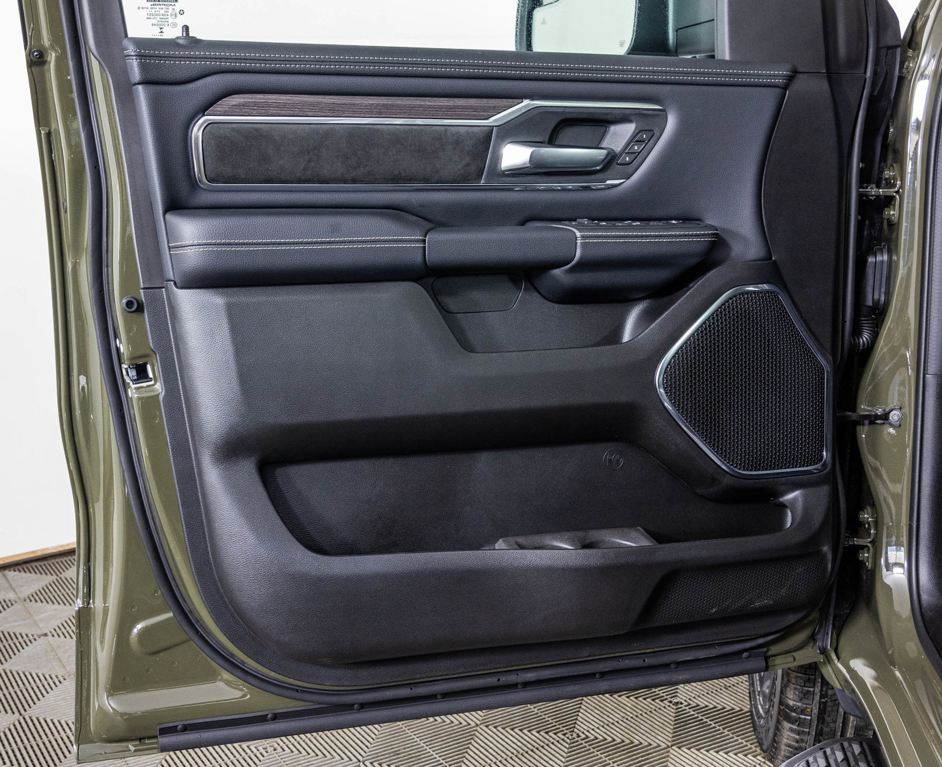 New 2027 RAM 1500 Laramie AWD/4WD image 35