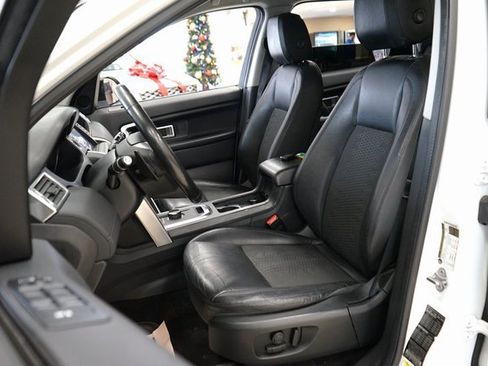 Used 2018 Land Rover Discovery Sport SE image 2