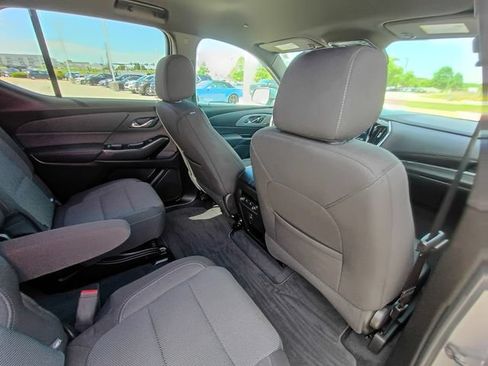 Used 2023 Chevrolet Traverse LT FWD image 19