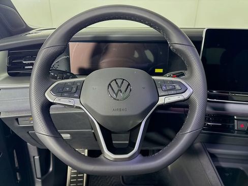 New 2025 Volkswagen Tiguan SE R-Line image 11