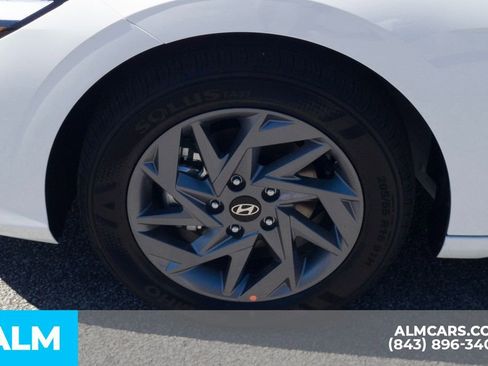 Used 2025 Hyundai Elantra Hybrid FWD image 11