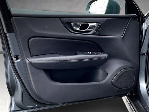 Used 2020 Volvo V60 T5 Cross Country image 19