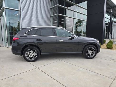 Used 2026 Mercedes-Benz GLC 300 4MATIC image 2