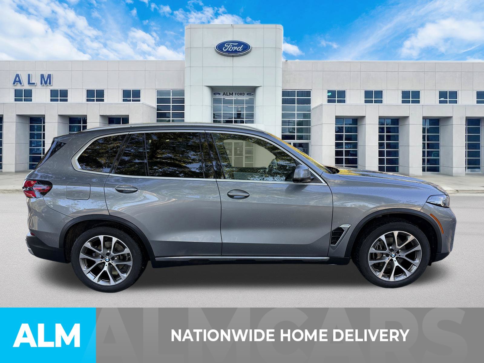 Used 2024 BMW X5 xDrive40i w/ Parking Assistance Package AWD/4WD image 4