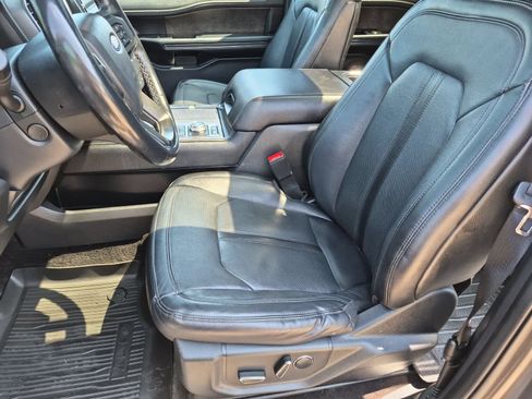 Used 2019 Ford Expedition Limited w/ Equipment Group 302A AWD/4WD image 16