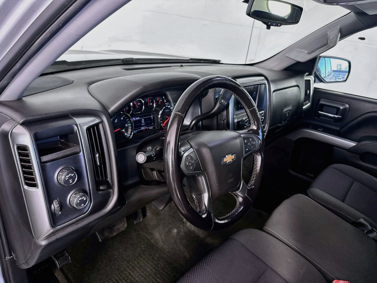 Used 2018 Chevrolet Silverado 1500 LT AWD/4WD image 9