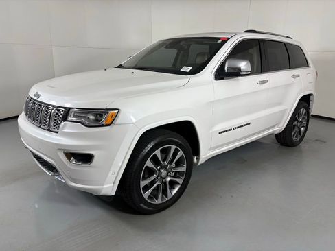 Used 2017 Jeep Grand Cherokee Overland w/ Jeep Active Safety Group image 4