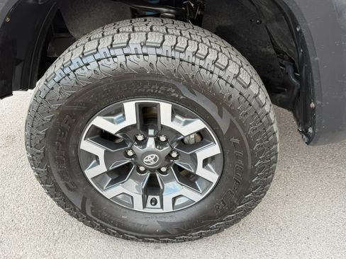 Used 2022 Toyota Tacoma TRD Off-Road AWD/4WD image 12