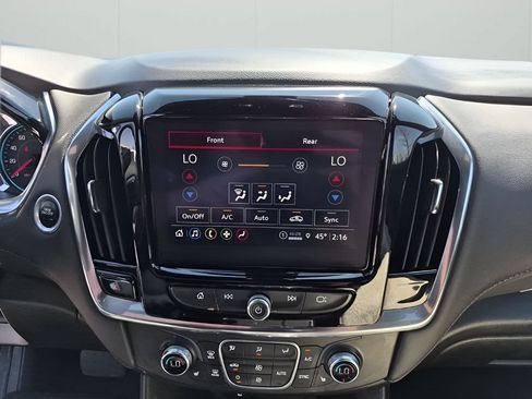 Used 2023 Chevrolet Traverse LT AWD/4WD image 41