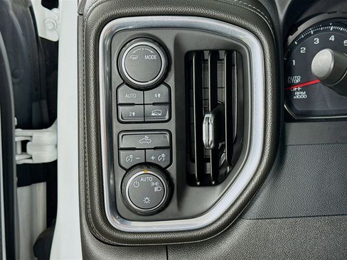 Used 2022 Chevrolet Silverado 1500 LT image 11