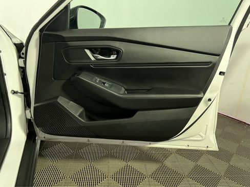 Used 2025 Honda Accord Sport image 30