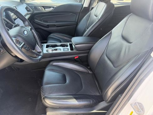 Used 2022 Ford Edge Titanium image 9