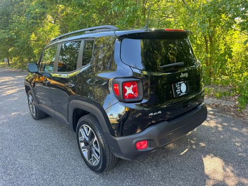 Used 2018 Jeep Renegade Latitude w/ Cold Weather Group AWD/4WD image 4