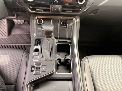 Used 2025 Lexus GX 550 w/ Accessory Package (2T) AWD/4WD image 23