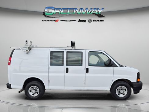 Used 2017 Chevrolet Express 2500 RWD image 5
