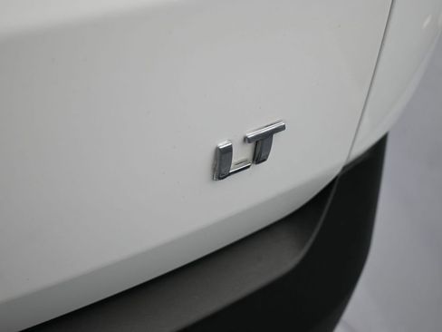 Used 2023 Chevrolet Traverse LT image 41