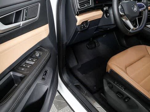 New 2026 Volkswagen Atlas Cross Sport SEL AWD/4WD image 8