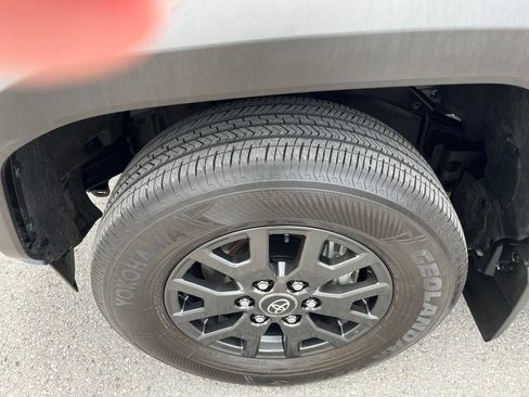 Used 2025 Toyota 4Runner SR5 AWD/4WD image 5