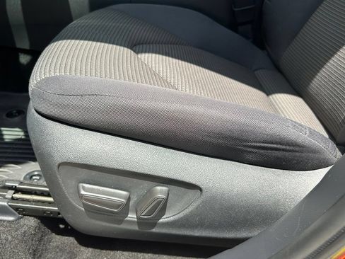 Used 2024 Toyota Highlander LE FWD image 45