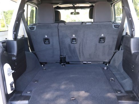 Used 2022 Jeep Wrangler Unlimited Sport AWD/4WD image 15