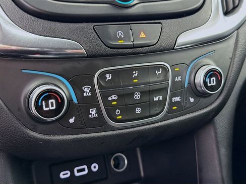 Used 2024 Chevrolet Equinox LT image 18