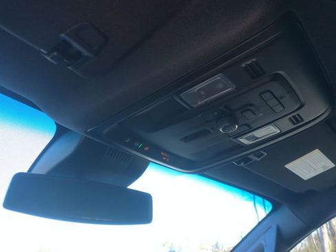 Used 2023 Chevrolet Suburban Premier image 34