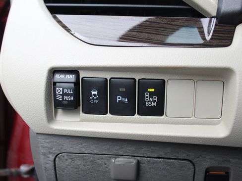 Used 2015 Toyota Sienna XLE Premium image 23