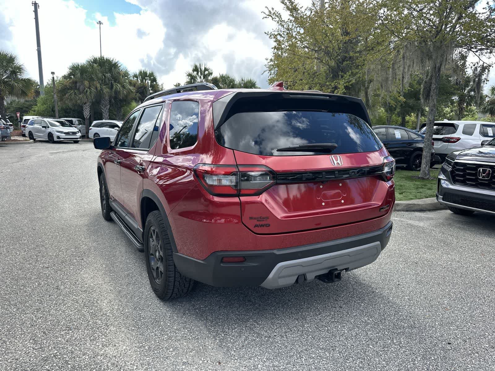 Used 2023 Honda Pilot TrailSport image 4