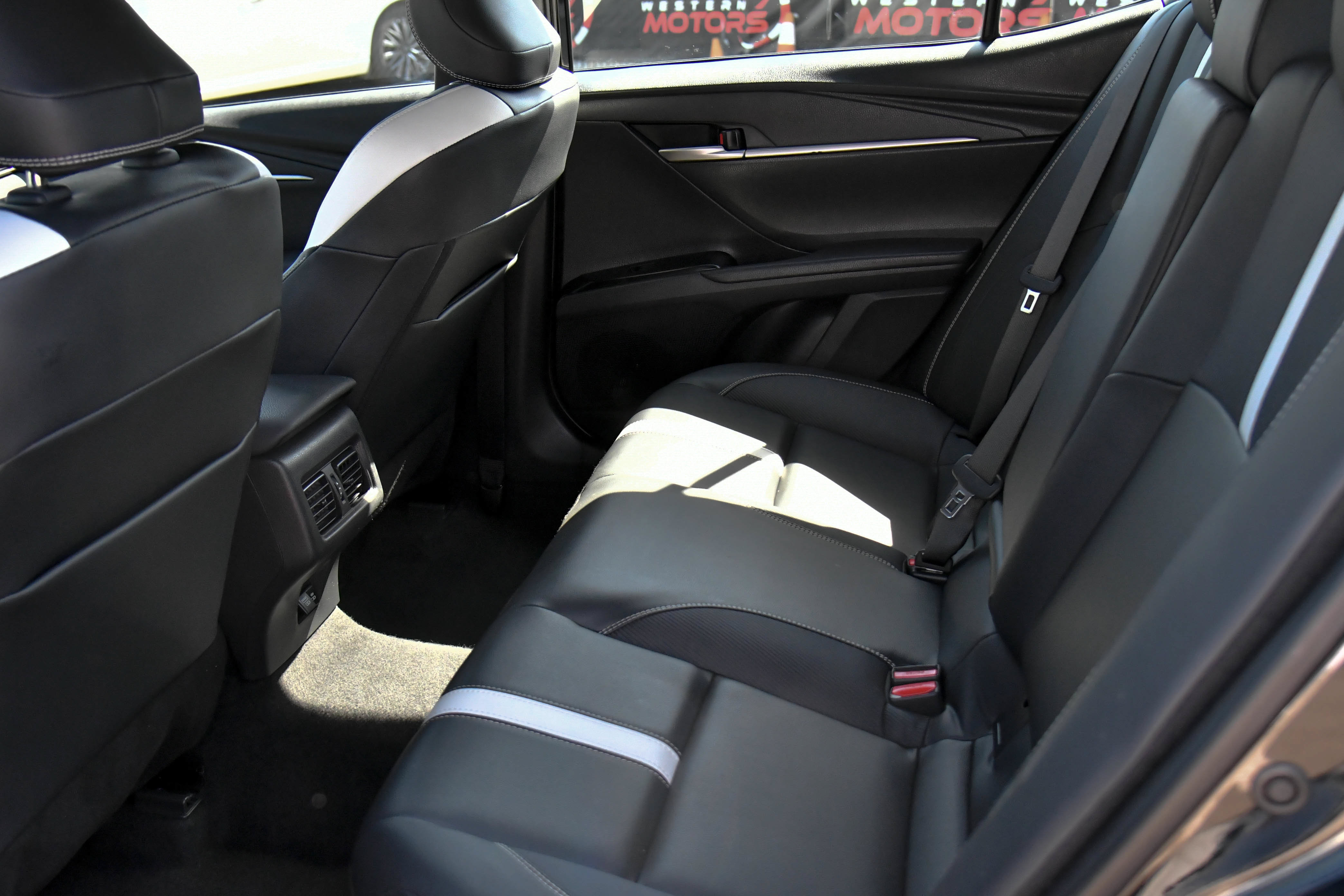 Used 2025 Toyota Camry SE FWD image 38