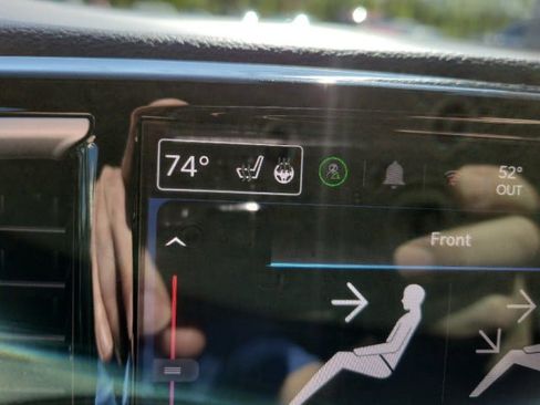 Used 2025 Chrysler Pacifica Select FWD image 13