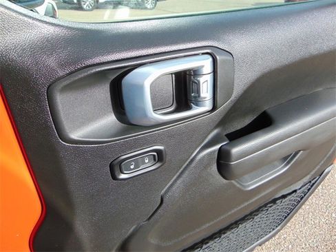 Used 2024 Jeep Wrangler Rubicon w/ Convenience Group image 25