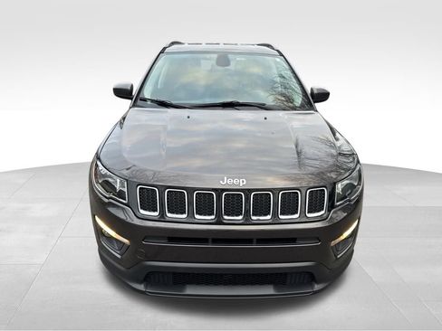 Used 2017 Jeep Compass Latitude image 8