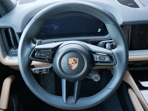 Used 2025 Porsche Cayenne image 15