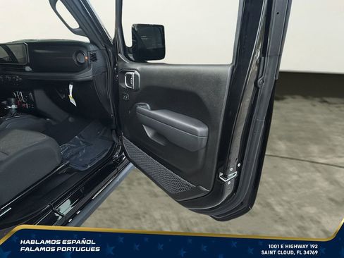 Used 2025 Jeep Gladiator Mojave w/ Safety Group AWD/4WD image 30