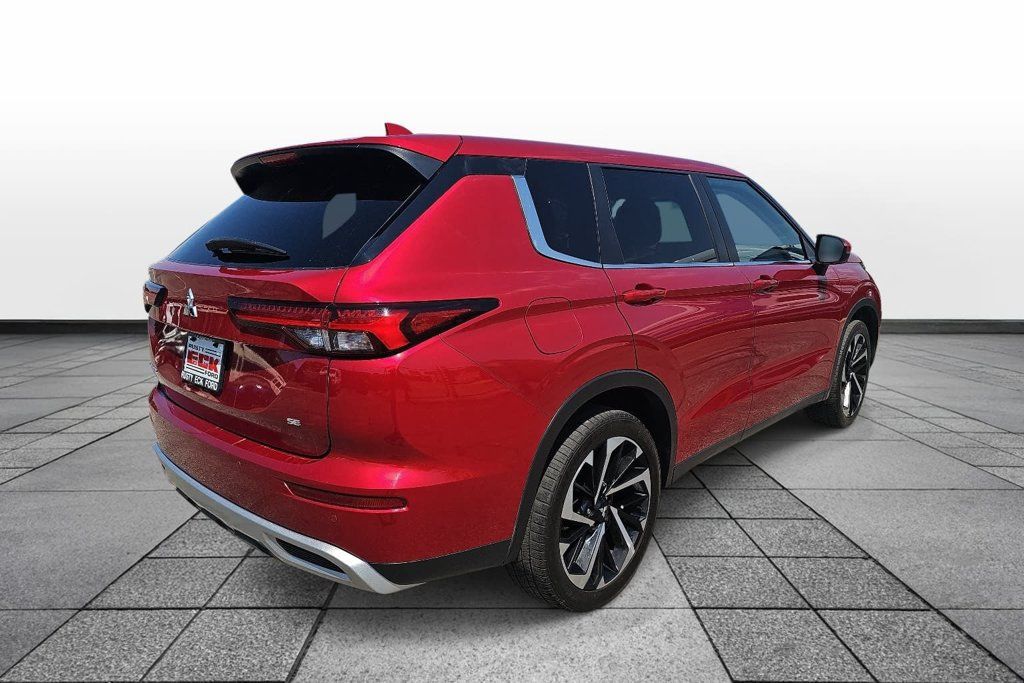 Used 2022 Mitsubishi Outlander SE AWD/4WD image 5